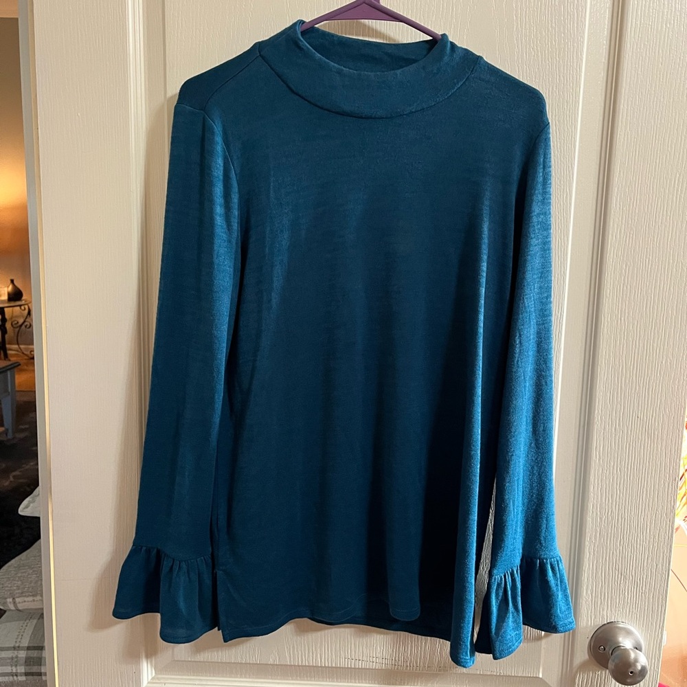 White House Black Market Long sleeve lightweight sweater size large. Deep aqua.